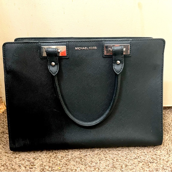 Michael Kors Black Handled Purse with Zipper Close - Picture 2 of 6